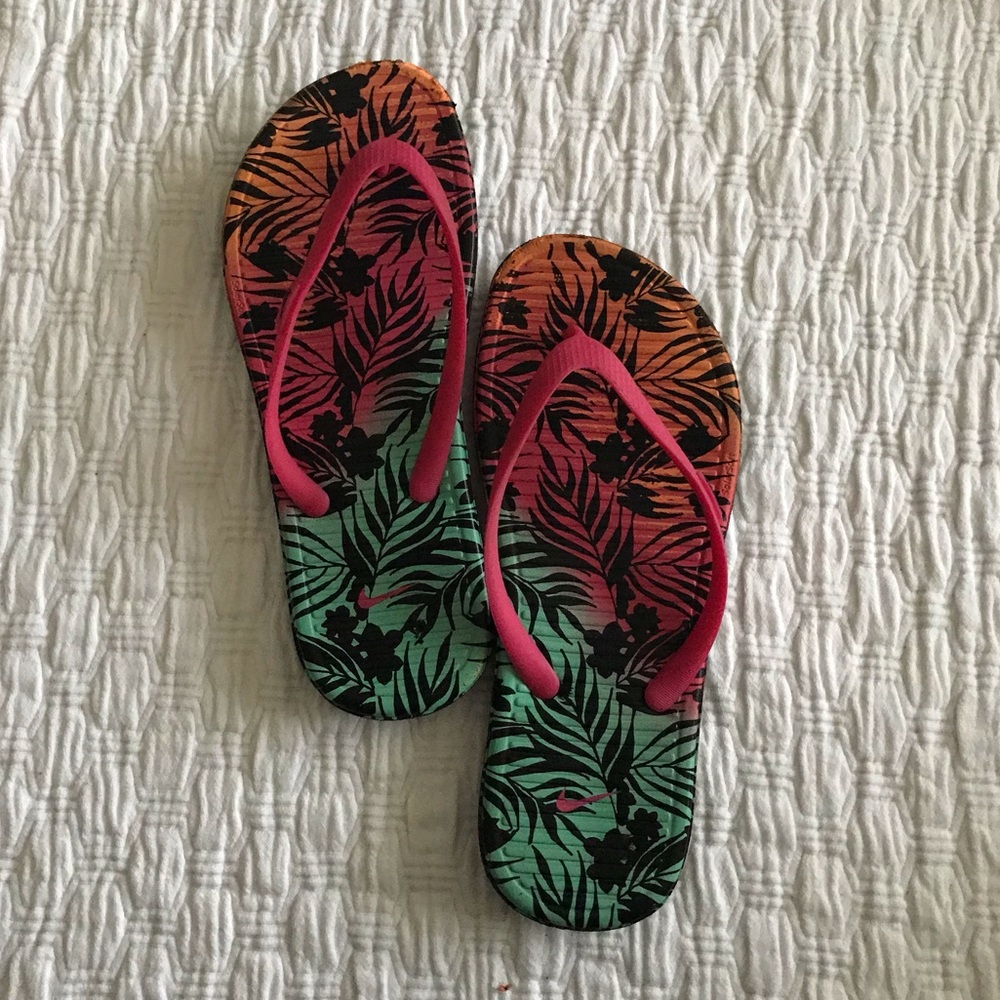 Nike SolarSoft Girls 5Y Flip Flops